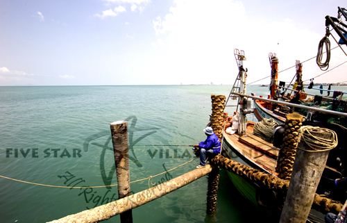 House for sale in BANGSARAY showing the local fishing port House for sale in BANGSARAY showing the local fishing port